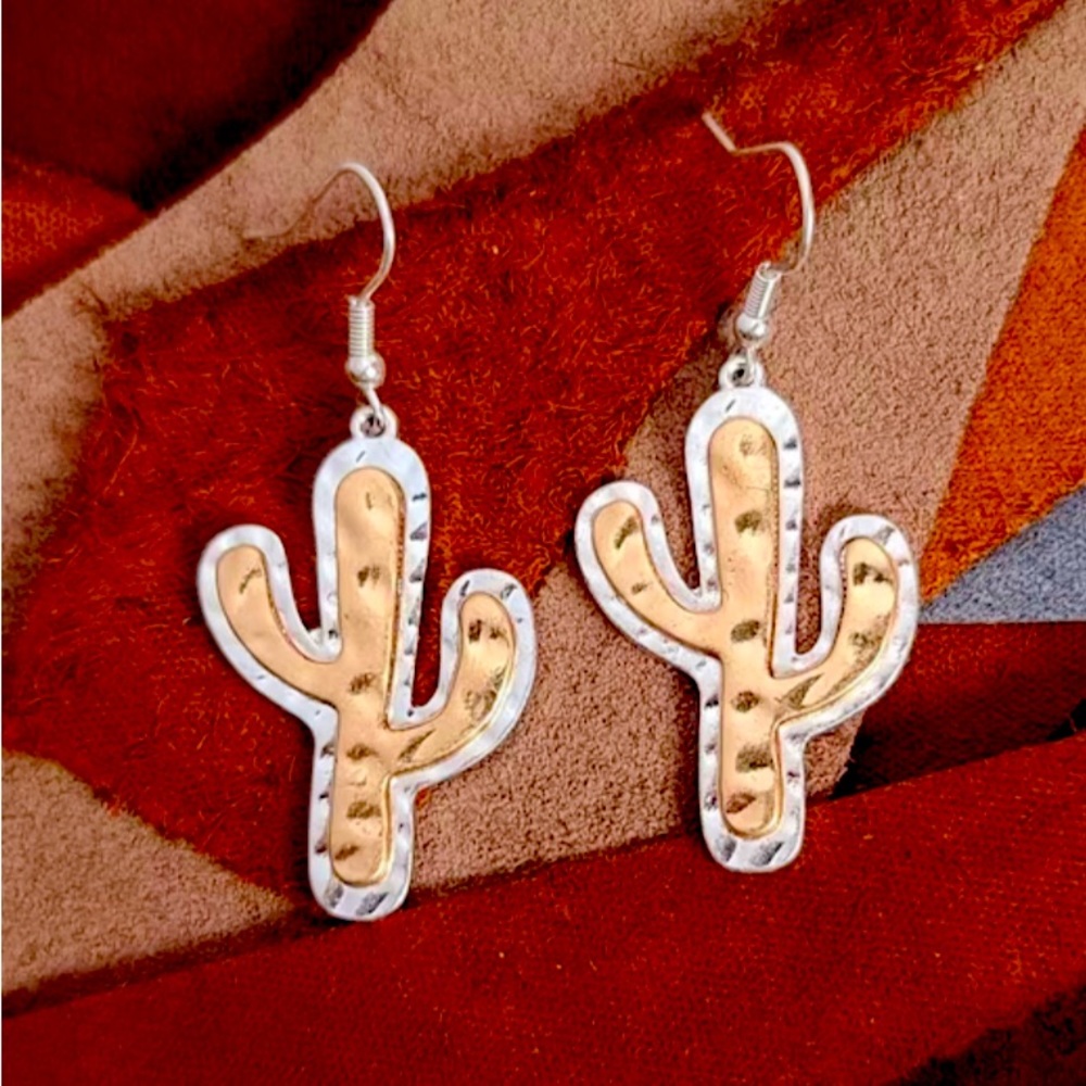 Metal hammered cactus